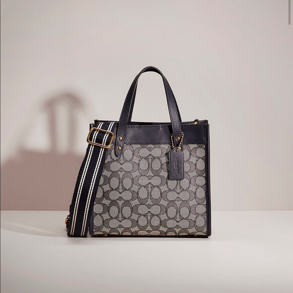 Coach Field Tote Signature Jacquard Glovetanned Leather Midnight Blue NWT - Picture 7 of 7